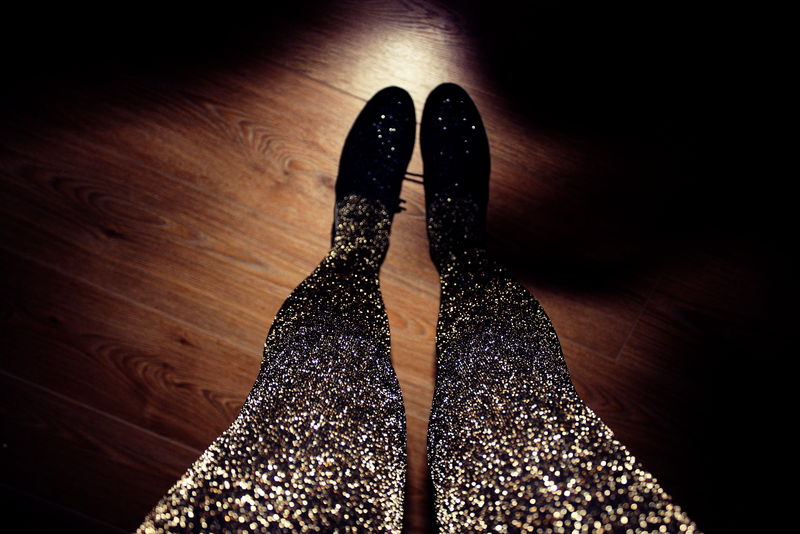 need some of these glitter tights in my life!